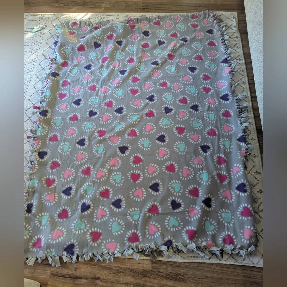 Like New Fleece Heart gray blanket 65 x51